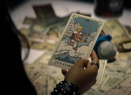 Розамунд Пайк возвращается в трейлере второго сезона «Колеса времени»