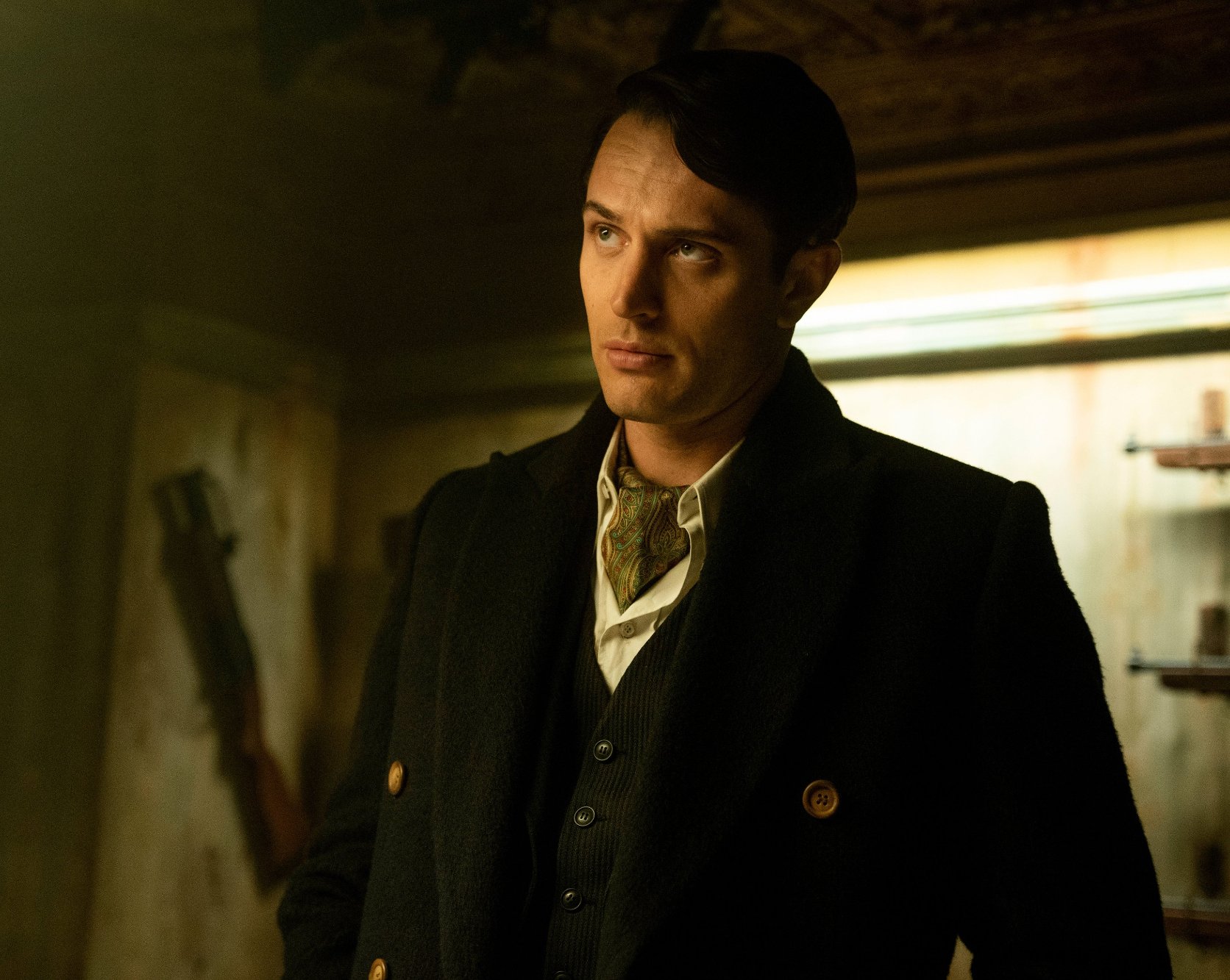 Peacock показал новые кадры из сериала «Континенталь» — приквела «Джона Уика»