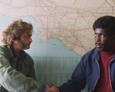 Это мы смотрим: «Врождённый порок» — маскирующийся под детектив шедевр, в котором Хоакин Феникс поражает как минимум баками