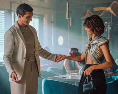 Голая Аксёнова, абьюз и кринж. Каким получился сериал «Жить жизнь»