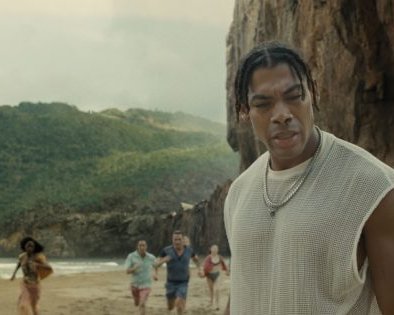 Интригует, но утомляет. Что не так с фильмом «Время» от режиссёра «Шестого чувства»